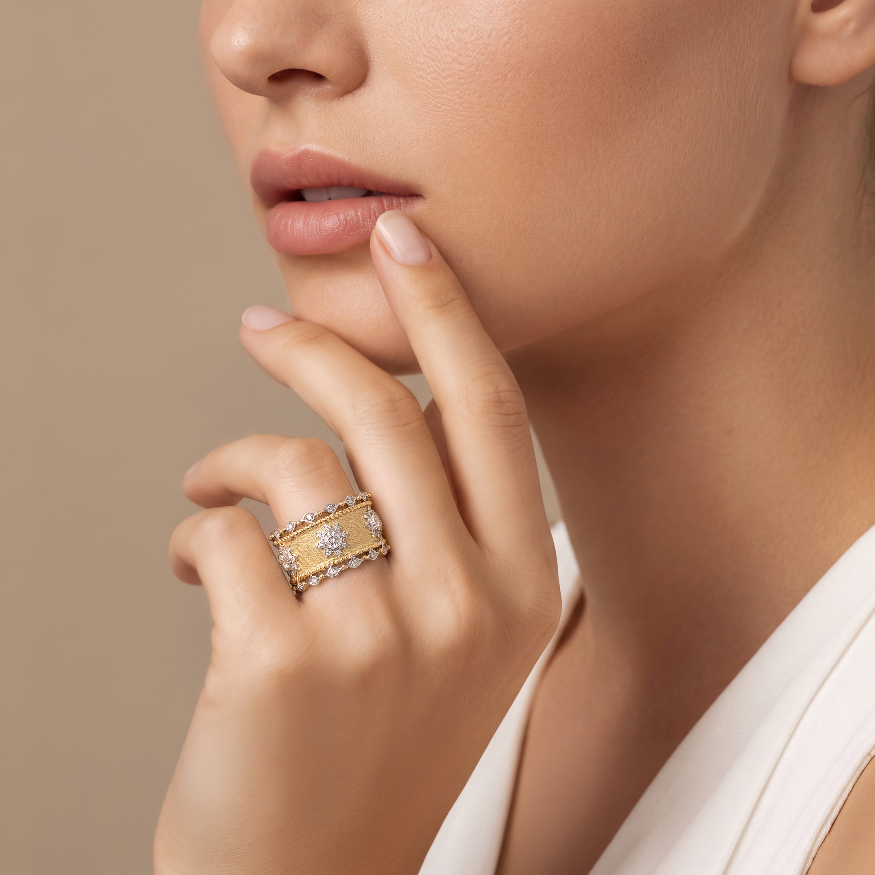 YELLOW AND WHITE 18KRING WITH DIAMONDS-3
